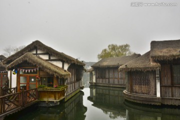 旅游景区茅草屋