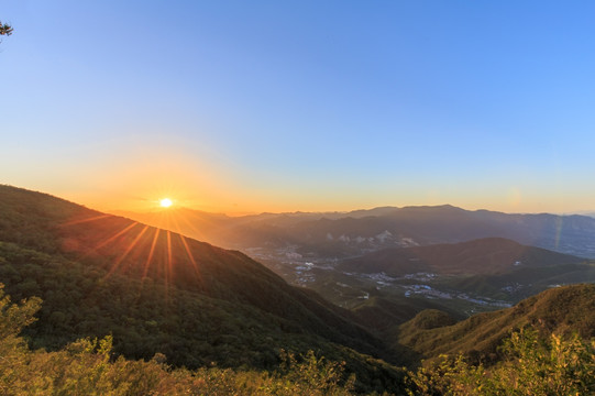 北京西山森林公园夕阳