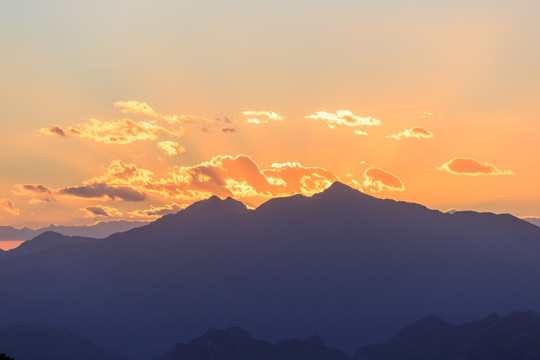 北京西山森林公园夕阳晚霞