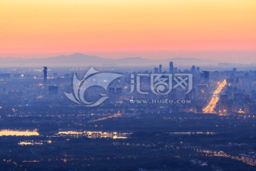 西山远眺北京城西城区晨景