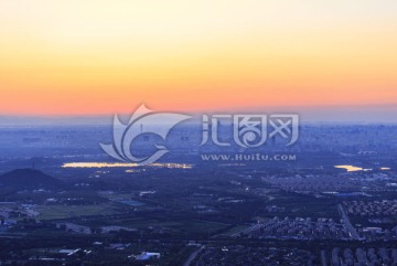 西山远眺北京城西城区晨景