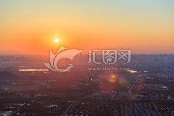 西山远眺北京城西城区日出