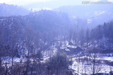 有雪的山区