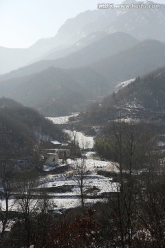 有雪的山区