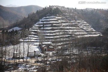 有雪的山区