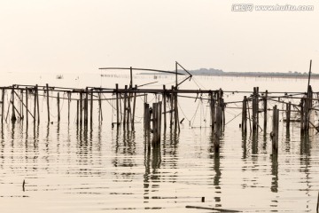 太湖湖水渔船渔网落日