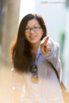 在指路的女孩