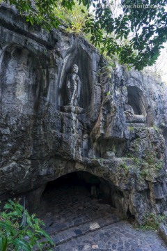 飞来峰石雕造像群