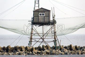 东海海堤湿地捕鱼木屋