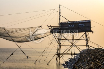 东海海堤湿地捕鱼木屋