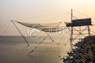 东海海堤湿地捕鱼木屋