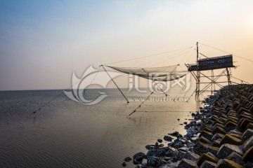 东海海堤湿地捕鱼木屋