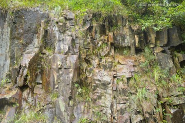 山中石壁