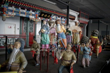 老北京天桥卖艺场景雕塑