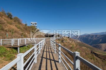 红土地落霞沟景区栈道