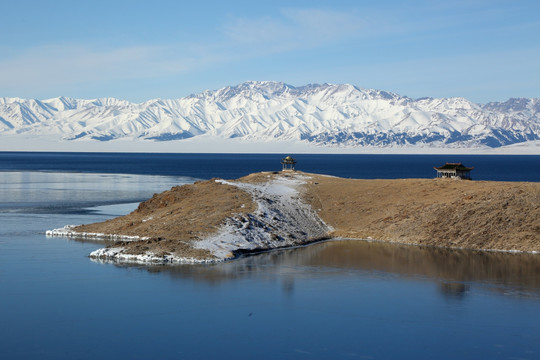 赛里木湖湖心岛