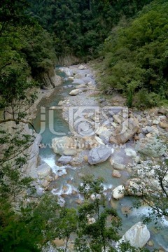 峡谷 溪流