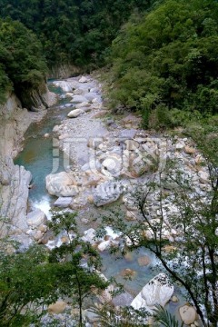 峡谷 溪流