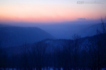 日出 白雪 冬