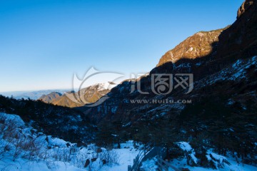 日出轿子雪山风光