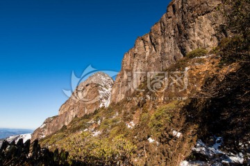 轿子雪山一线天远眺