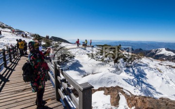 轿子雪山精怪塘风光