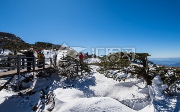 轿子雪山精怪塘风光