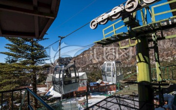 轿子雪山缆车站风光