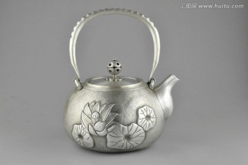 一套纯银茶具