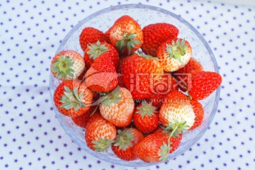 草莓 鲜果 果盘