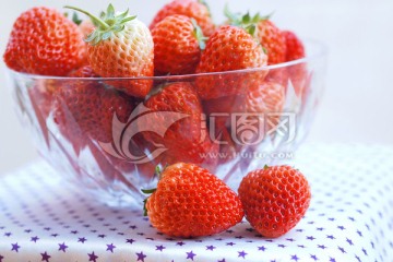 草莓 鲜果 水果