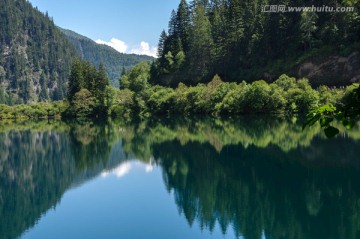 九寨沟高山湖泊森林树木