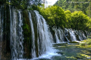 九寨溝高山森林小溪瀑布流水