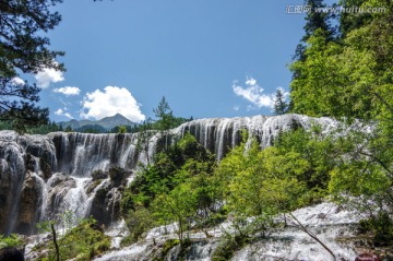 九寨沟高山森林小溪瀑布流水