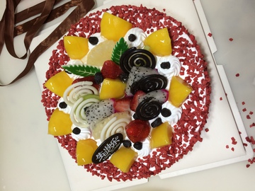 美味的水果生日蛋糕