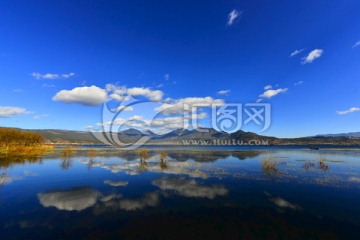 拉市海风景 倒影