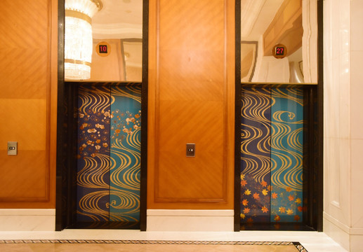 上海喜来登酒店的时尚电梯