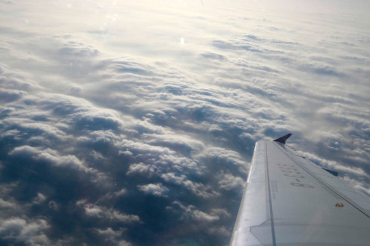 机翼下的云海