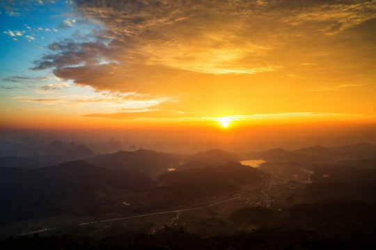 黄姚东潭岭风光