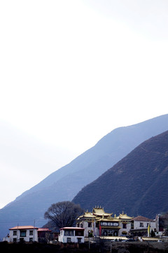 远山 喇嘛寺