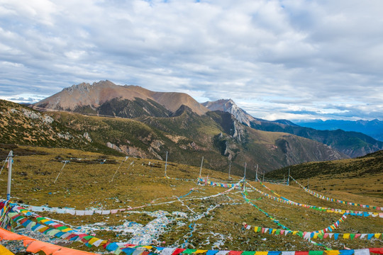 业拉山 经幡