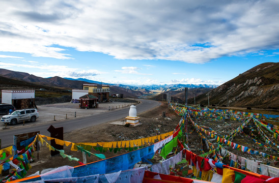 业拉山 公路 山路 经幡