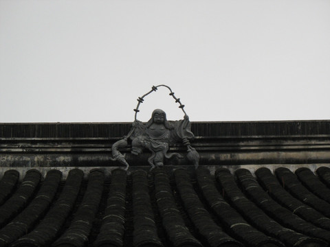 屋顶神像