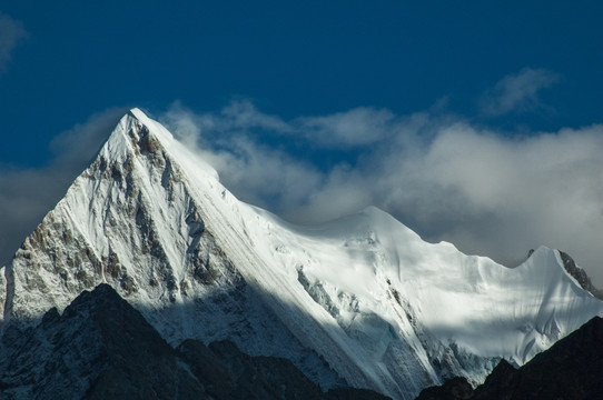 雪山 夏诺多吉