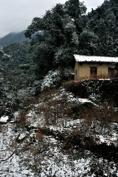 村庄积雪