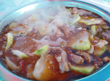 榨菜肉片火鍋