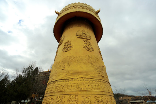 龟山寺 龟山大佛寺 转经筒