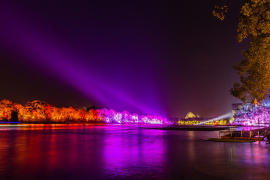 不同背景灯光下象山公园漓江夜景