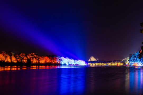 不同背景灯光下象山公园漓江夜景