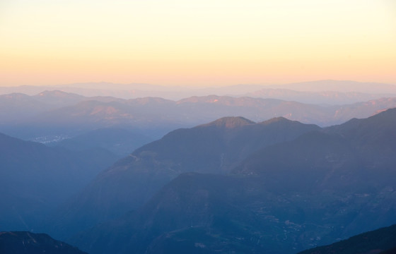 群山